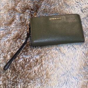 Michael kors peeble leather double zip wallet